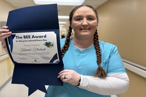Kimmie Fleehart receives BEE Award (Be Exceptional Every Day)Kimmie Fleehart Receives BEE Award at Marshall Browning Hospital